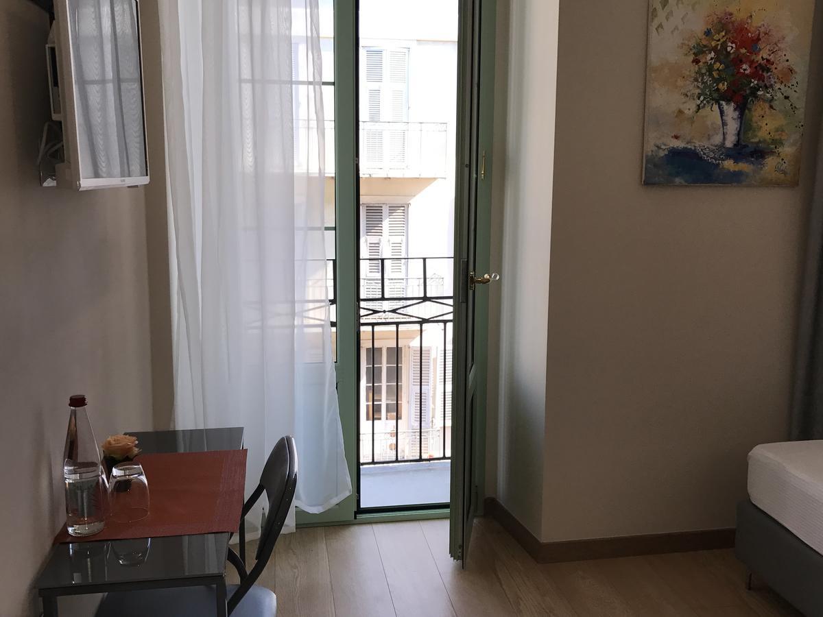 Chambre Double avec Balcon - Vue sur Rue Piétonne
